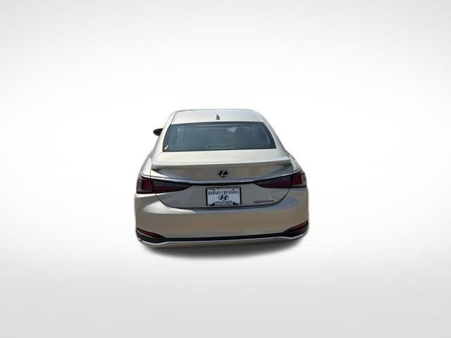 Used 2022 Lexus ES 300h Ultra Luxury w/ Accessory Package 2 FWD image 4