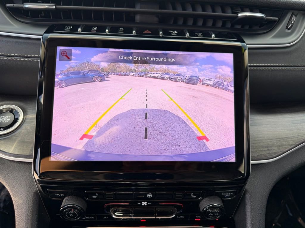 Certified 2022 Jeep Grand Cherokee Limited w/ Trailer Tow Prep Group (B) image 23