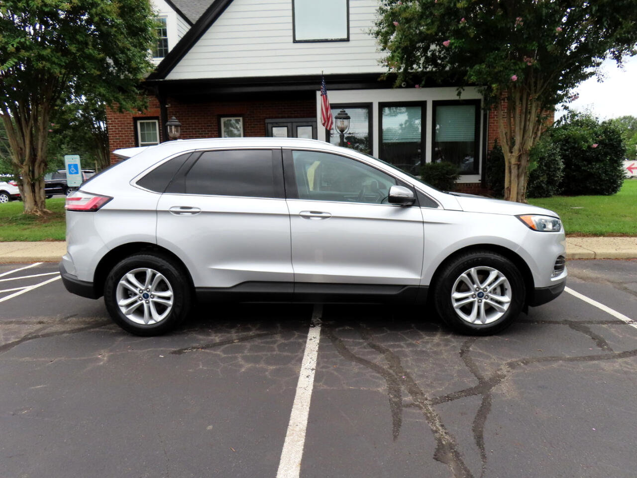 Used 2019 Ford Edge SEL image 9