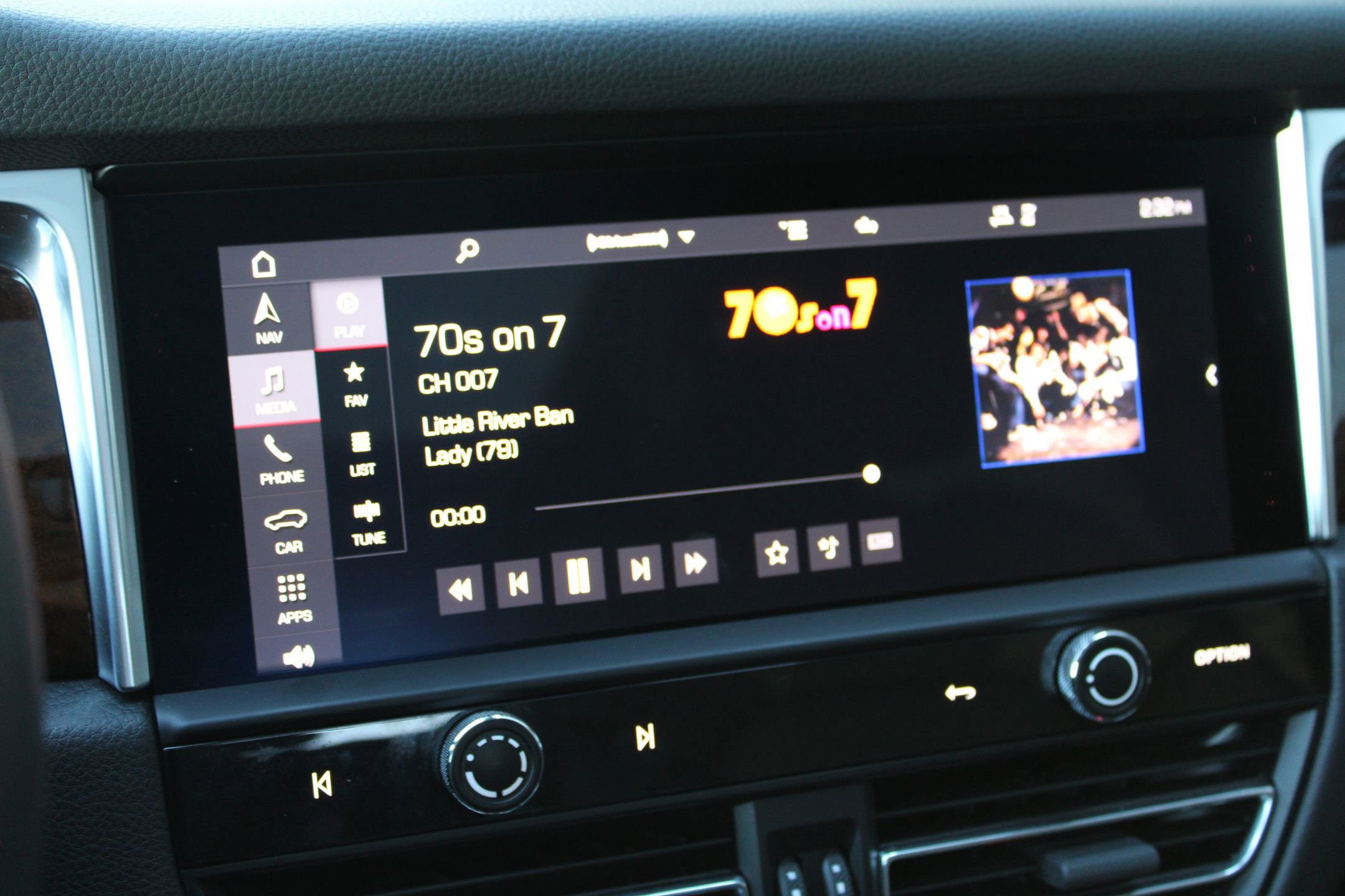 Certified 2023 Porsche Macan image 18