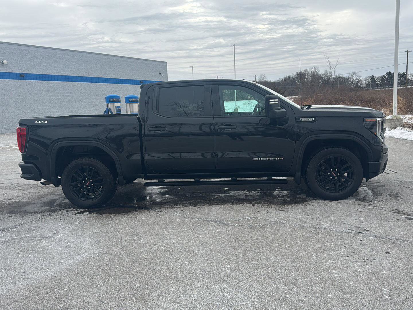 Used 2023 GMC Sierra 1500 Pro w/ Graphite Edition image 9