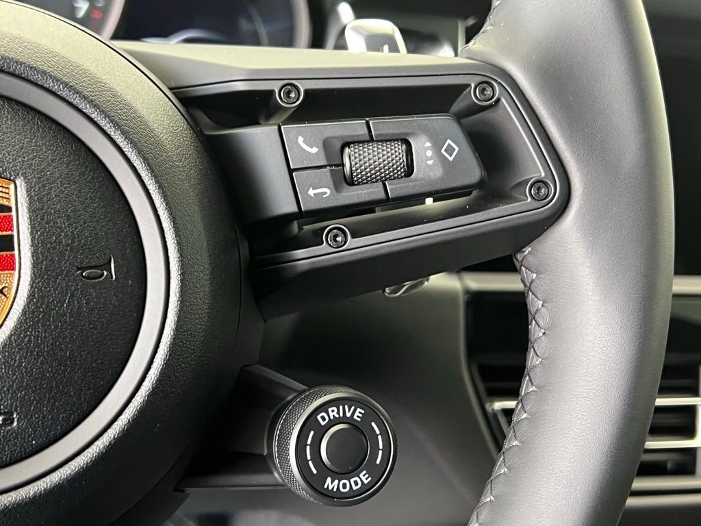 New 2026 Porsche Macan image 8