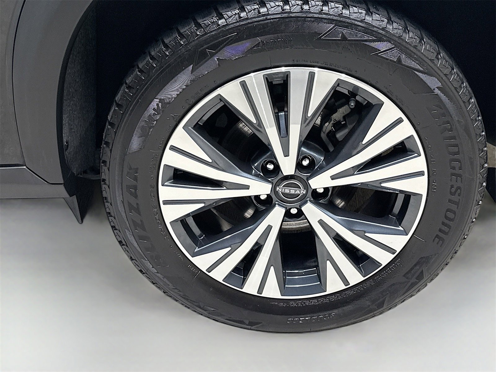 Used 2023 Nissan Rogue SV image 30