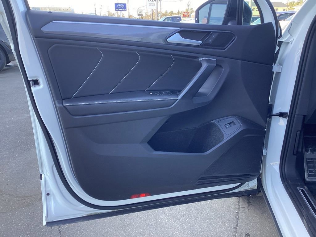 Used 2024 Volkswagen Tiguan SE R-Line image 11