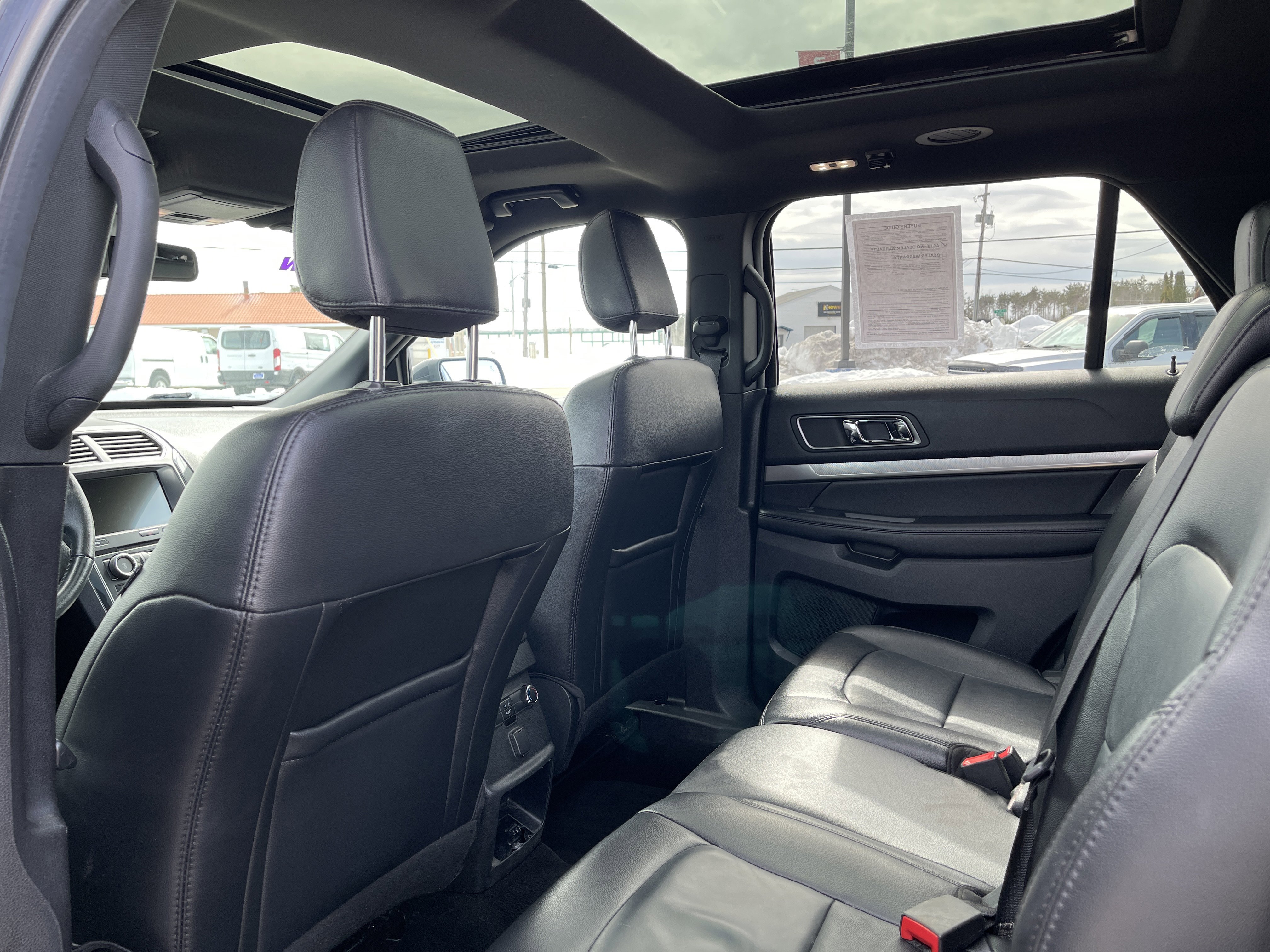 Used 2018 Ford Explorer XLT w/ Equipment Group 202A image 11