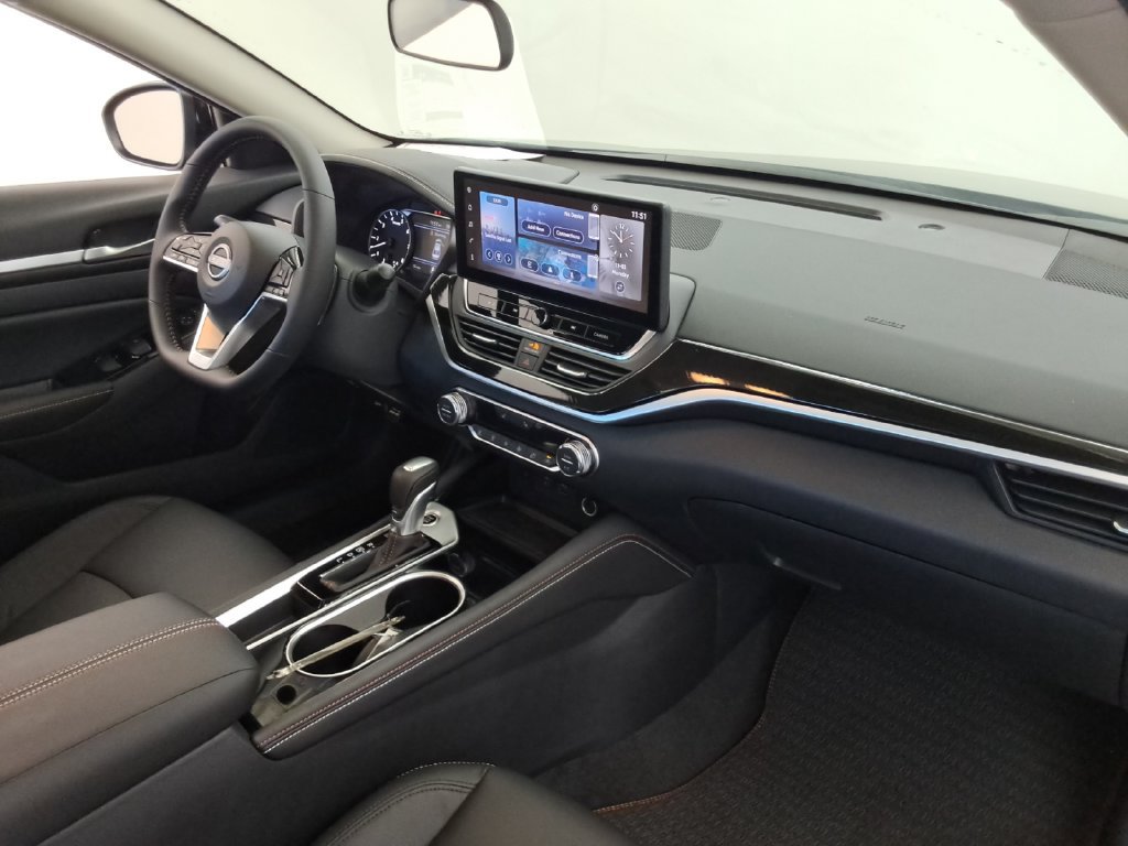 Used 2025 Nissan Altima 2.5 SR w/ SR Premium Package FWD image 22
