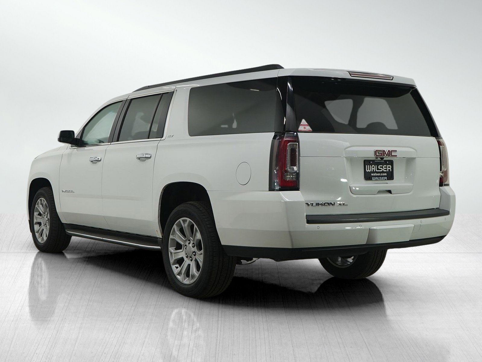 Used 2017 GMC Yukon XL SLT image 3