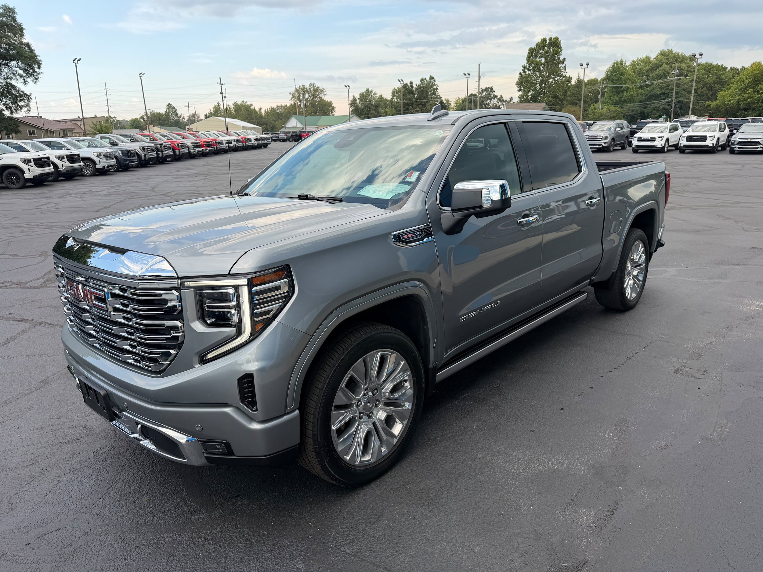 Used 2024 GMC Sierra 1500 Denali w/ Technology Package AWD/4WD image 9