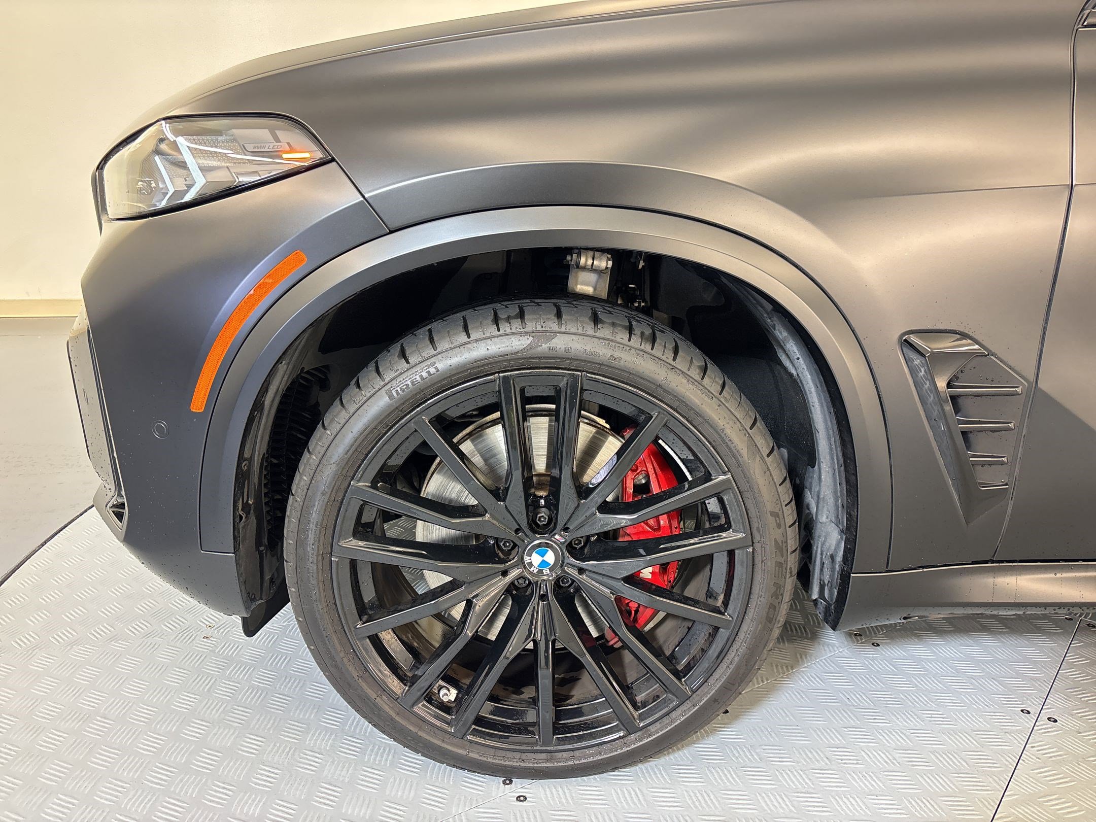 Used 2024 BMW X5 M60i w/ Executive Package image 11