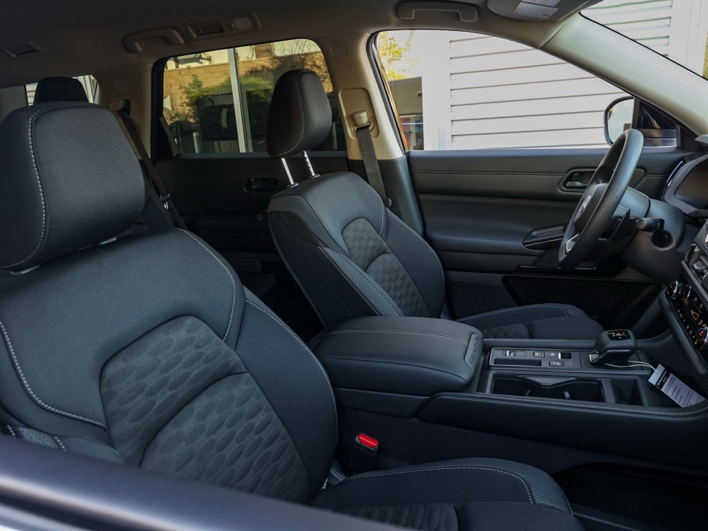 New 2025 Nissan Pathfinder S image 21