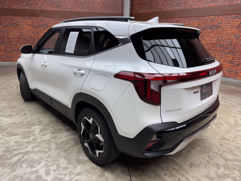 Used 2025 Kia Seltos EX w/ EX Sunroof Package AWD/4WD image 2