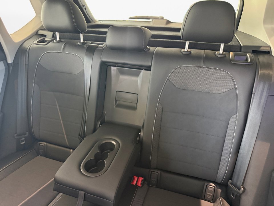 Certified 2022 Volkswagen Taos SE w/ Panoramic Sunroof Package image 15