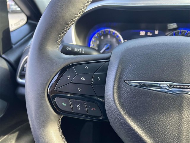 Used 2025 Chrysler Pacifica Limited image 15