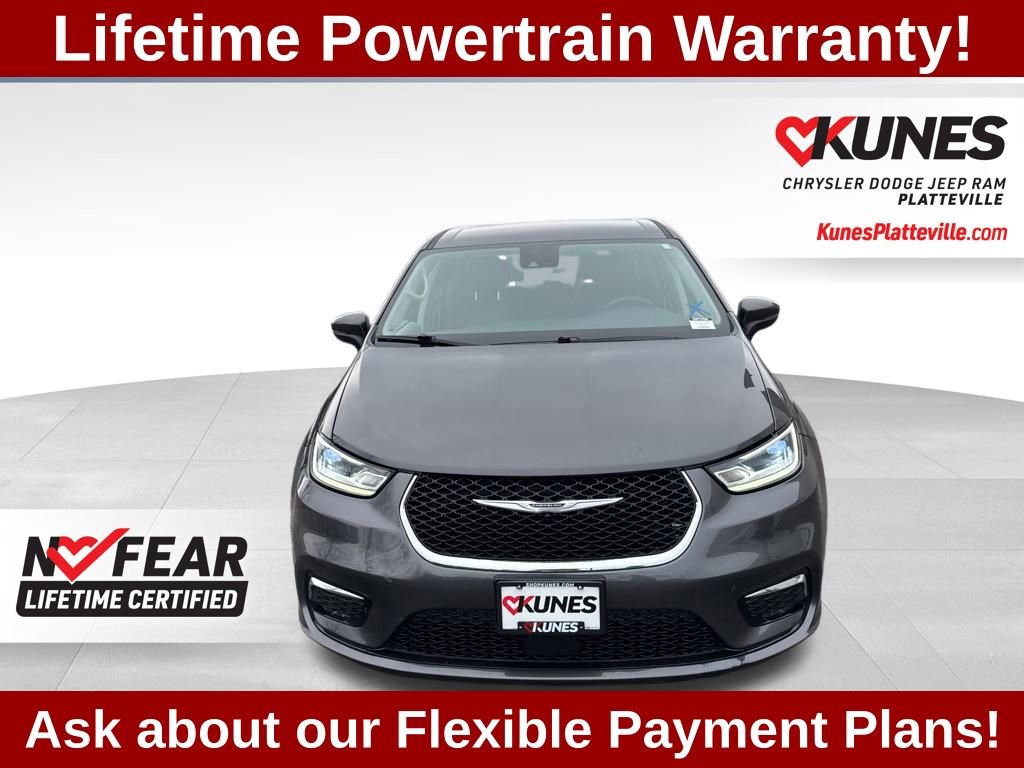 Used 2023 Chrysler Pacifica Touring-L image 4