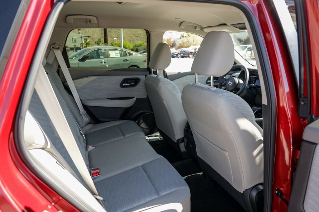 Used 2023 Nissan Rogue SV FWD image 23