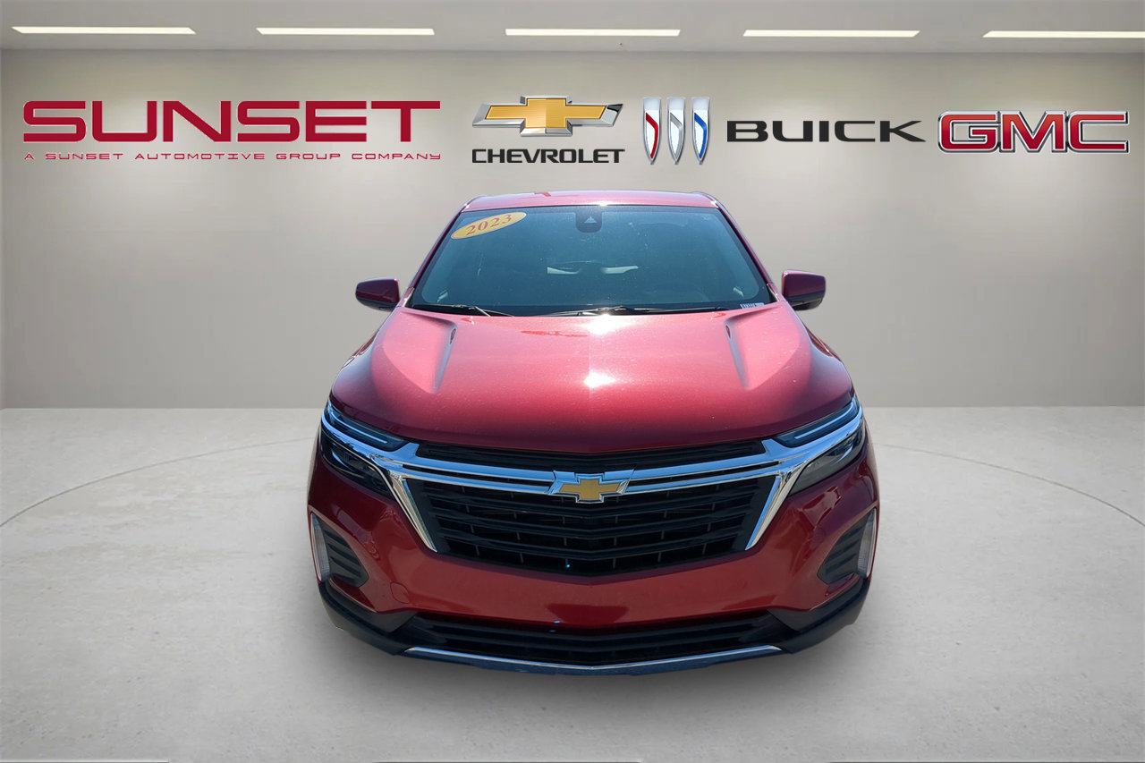 Used 2023 Chevrolet Equinox LT image 2