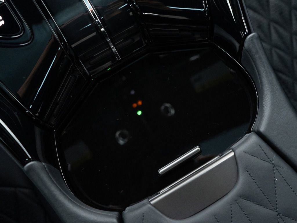 Used 2025 Aston Martin DB12 Coupe image 28