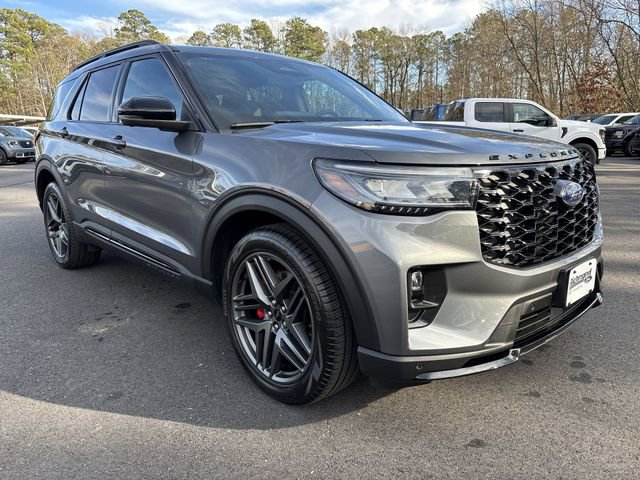 Certified 2025 Ford Explorer ST image 2