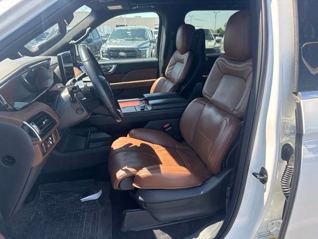 Used 2024 Lincoln Navigator L Reserve AWD/4WD image 11