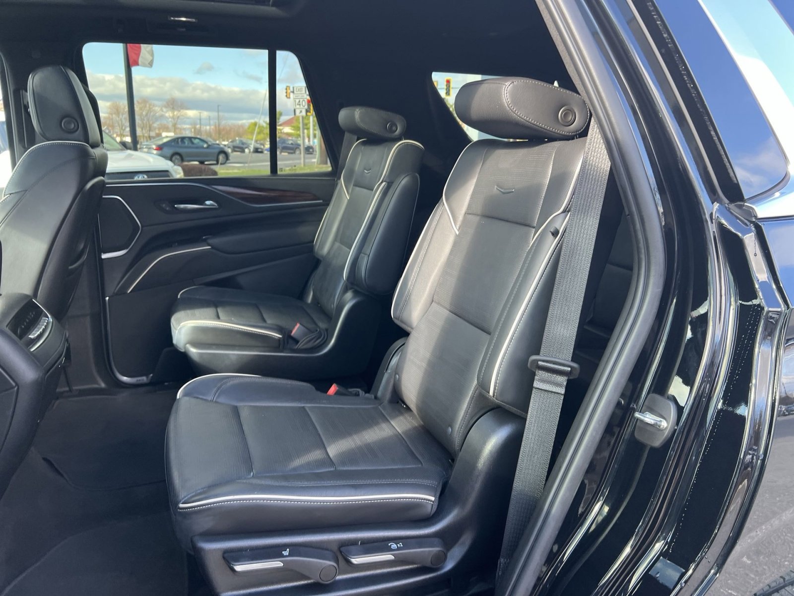 Used 2022 Cadillac Escalade Premium Luxury image 25