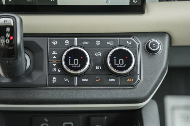 Used 2022 Land Rover Defender 110 SE AWD/4WD image 34