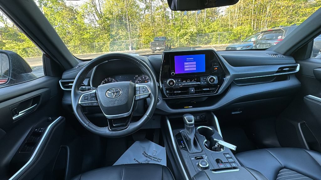 Used 2023 Toyota Highlander XSE AWD/4WD image 9