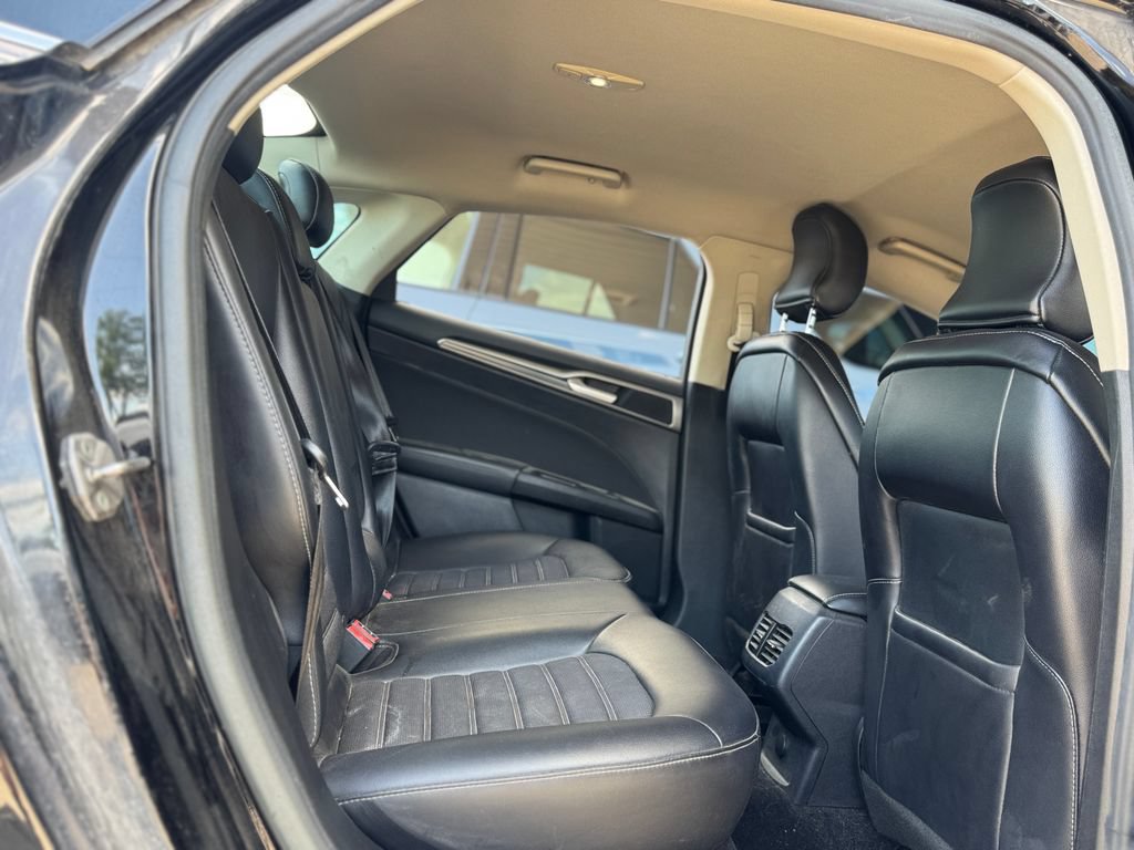 Used 2017 Ford Fusion SE w/ Equipment Group 201A FWD image 22