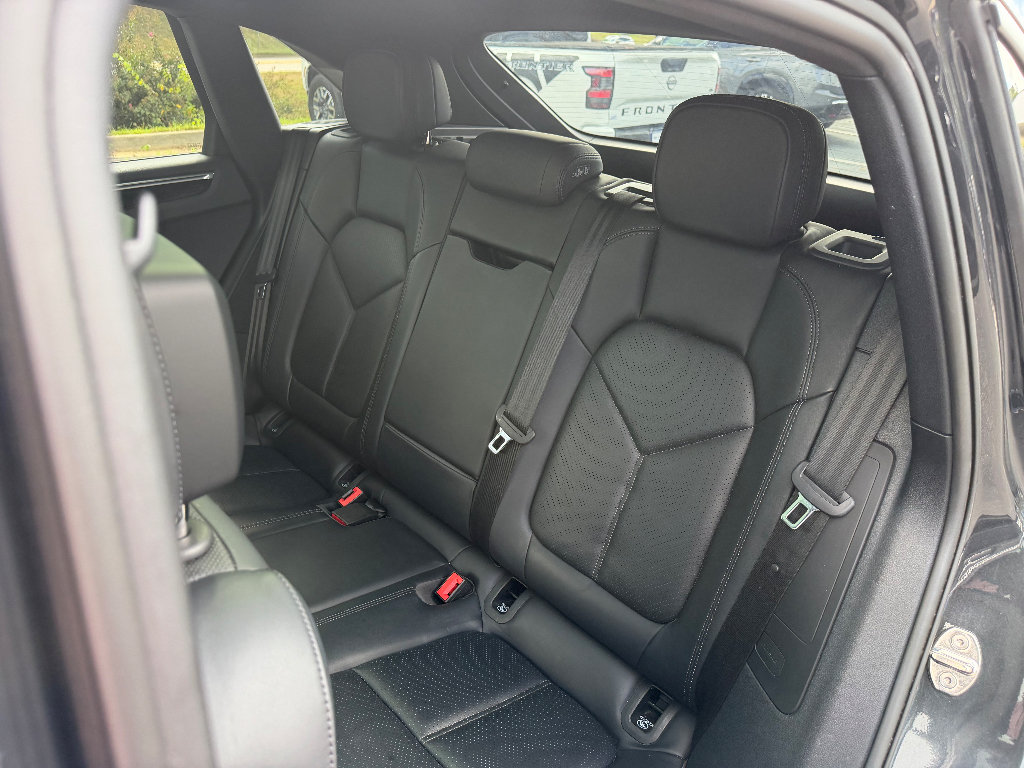 Used 2025 Porsche Macan Turbo AWD/4WD image 35