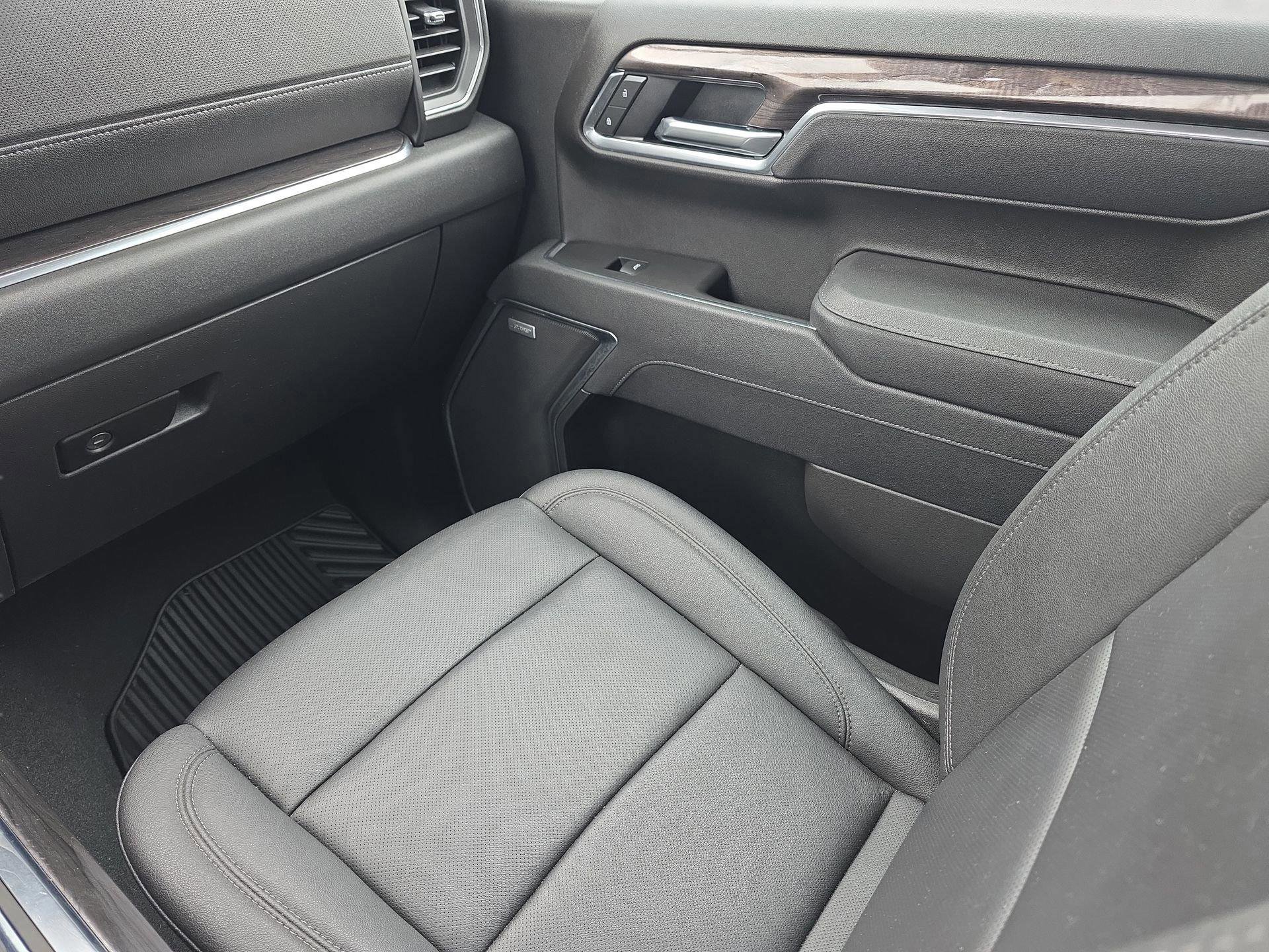 Used 2025 Chevrolet Silverado 1500 LTZ image 16