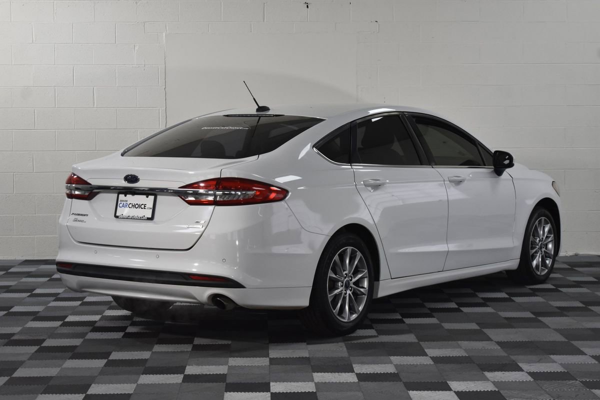 Used 2017 Ford Fusion SE w/ Fusion SE Technology Package FWD image 6