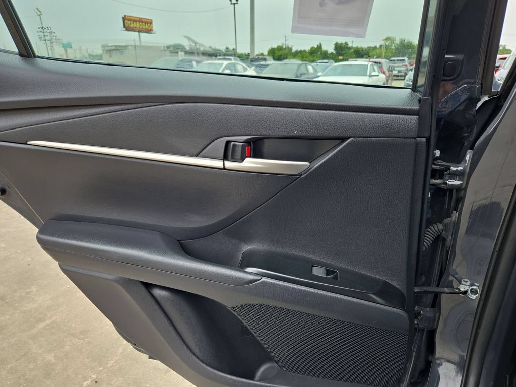 Used 2025 Toyota Camry LE FWD image 26