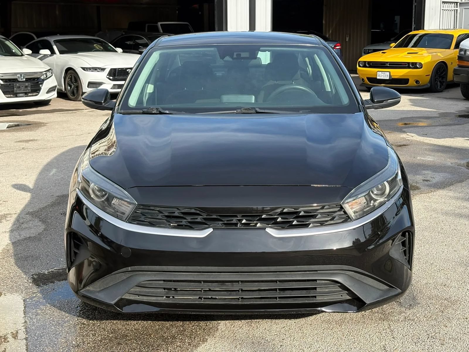 Used 2023 Kia Forte LXS w/ LXS Technology Package FWD image 2