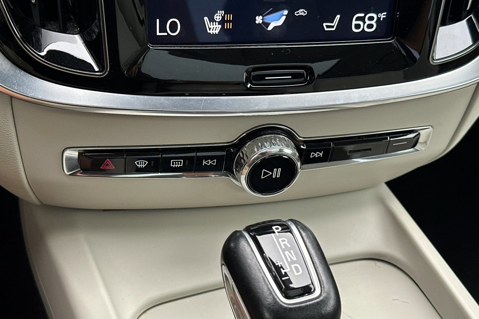 Used 2019 Volvo S60 T5 Momentum w/ Premium Package FWD image 23