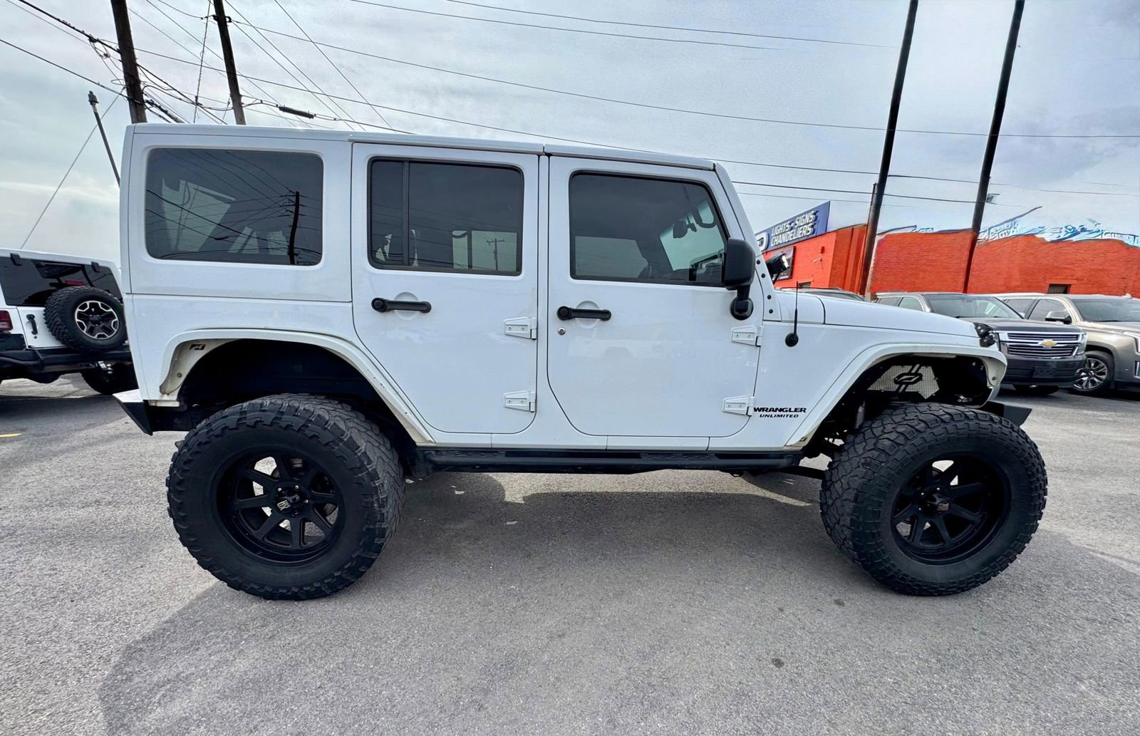 Used 2014 Jeep Wrangler Unlimited Sahara w/ Connectivity Group image 3