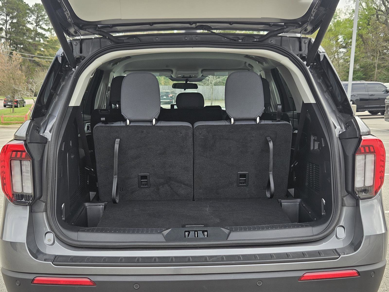 Used 2025 Ford Explorer Active image 9