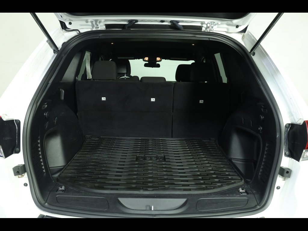 Used 2021 Jeep Grand Cherokee Laredo image 16