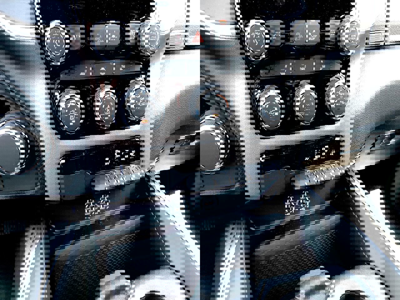 New 2026 RAM 1500 4x4 Crew Cab image 29