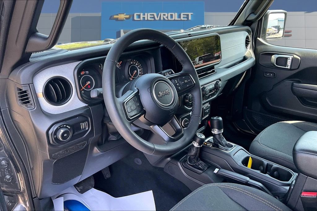 Used 2025 Jeep Wrangler Unlimited Sport AWD/4WD image 17