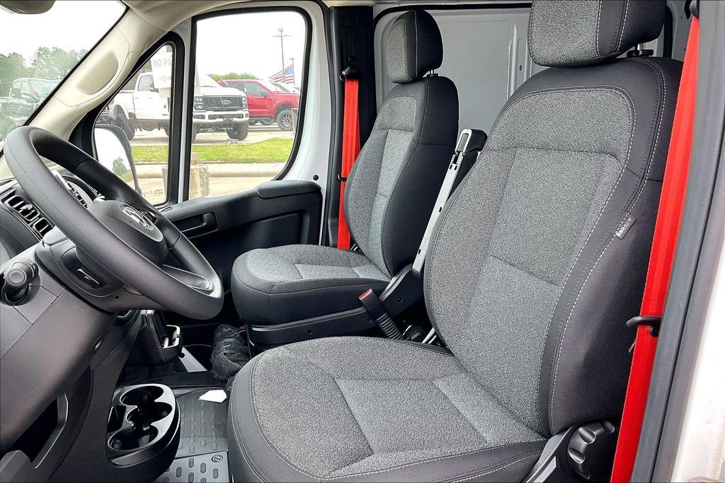 New 2024 RAM ProMaster 2500 w/ Convenience Group FWD image 7