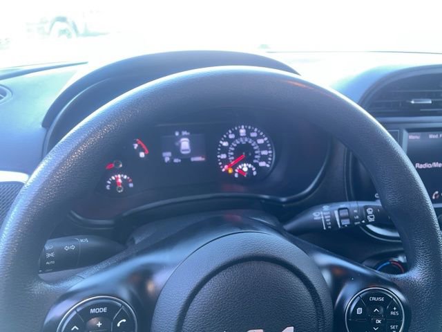 Used 2022 Kia Soul LX image 11