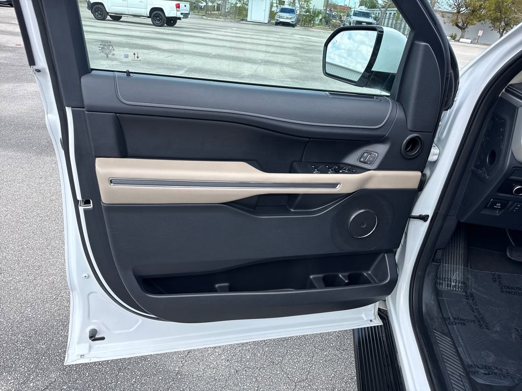 Used 2024 Ford Expedition Max XLT image 13