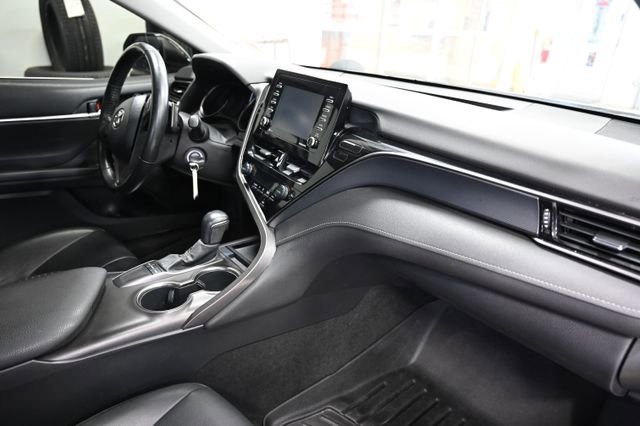 Used 2022 Toyota Camry SE image 14