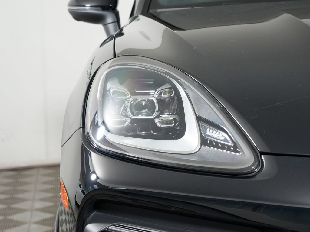 Certified 2023 Porsche Cayenne AWD/4WD image 11
