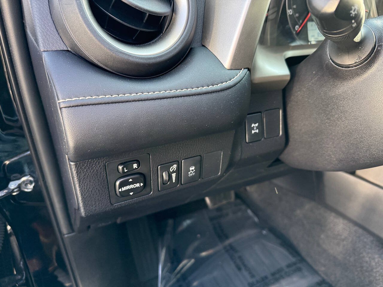 Used 2015 Toyota RAV4 XLE AWD/4WD image 15