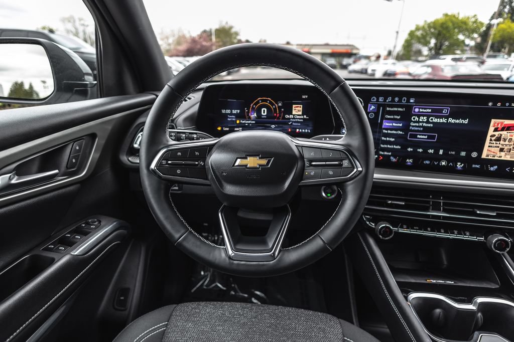 Used 2025 Chevrolet Traverse LT w/ Driver Confidence Package AWD/4WD image 27