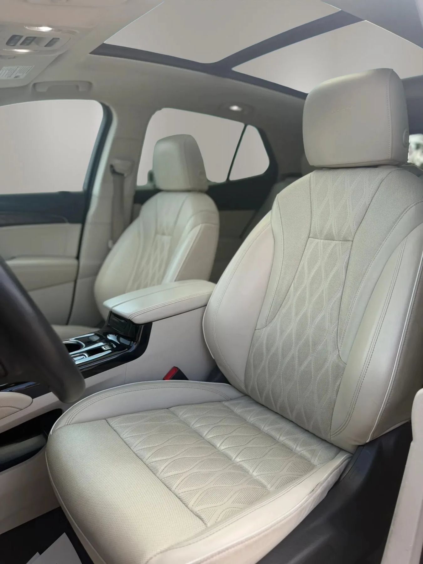 Used 2022 Buick Envision Avenir w/ Technology Package II AWD/4WD image 10