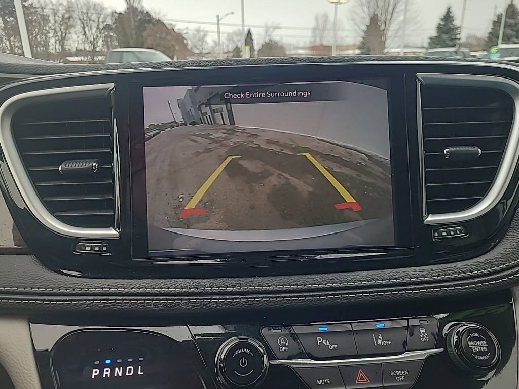 Used 2024 Chrysler Pacifica Limited image 24