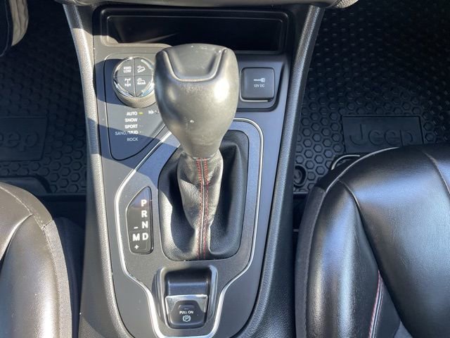 Used 2020 Jeep Cherokee Trailhawk w/ Comfort & Convenience Group AWD/4WD image 26