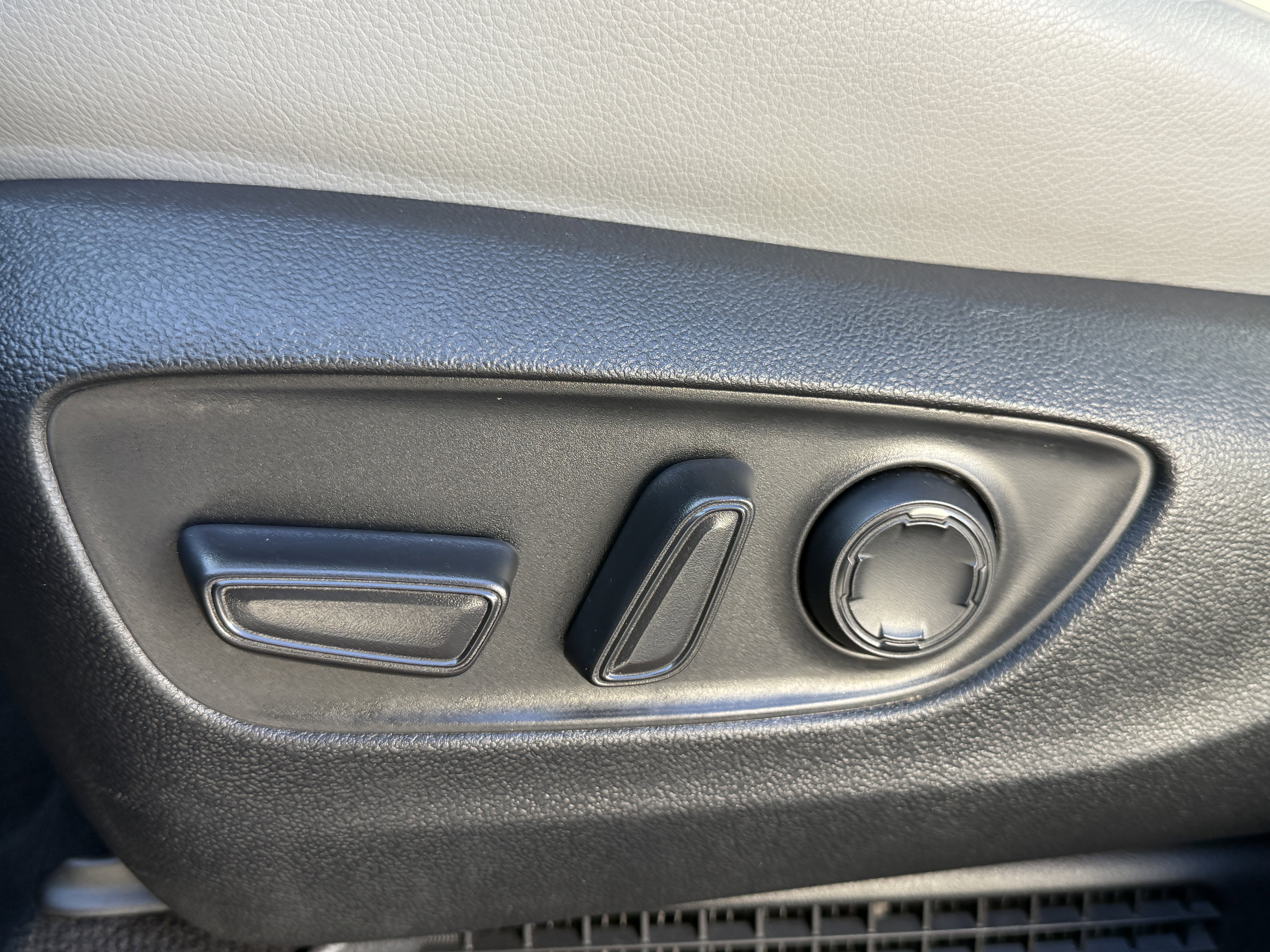 Used 2025 Toyota Sienna XLE image 26