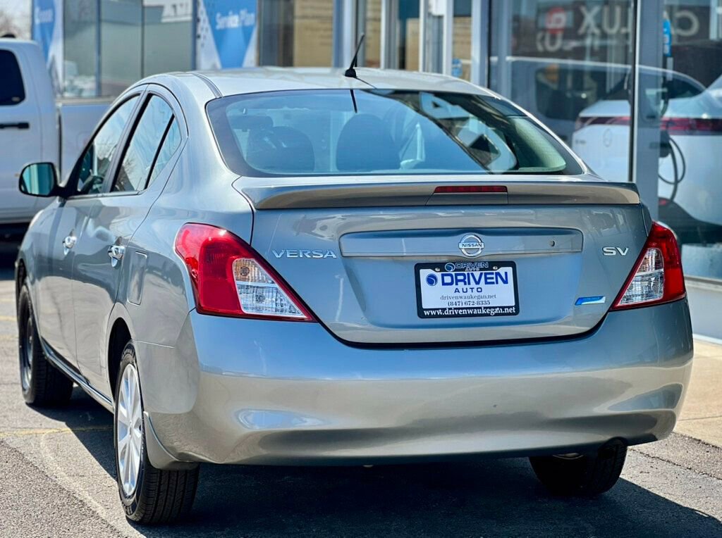 Used 2013 Nissan Versa SV FWD image 28